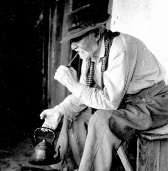 CUENTOS DE PUEBLO.                    Don Miranda y el ataúd bajo la cama