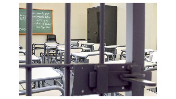 Unidad Educativa / Unidad penal #17: Kafkiana
