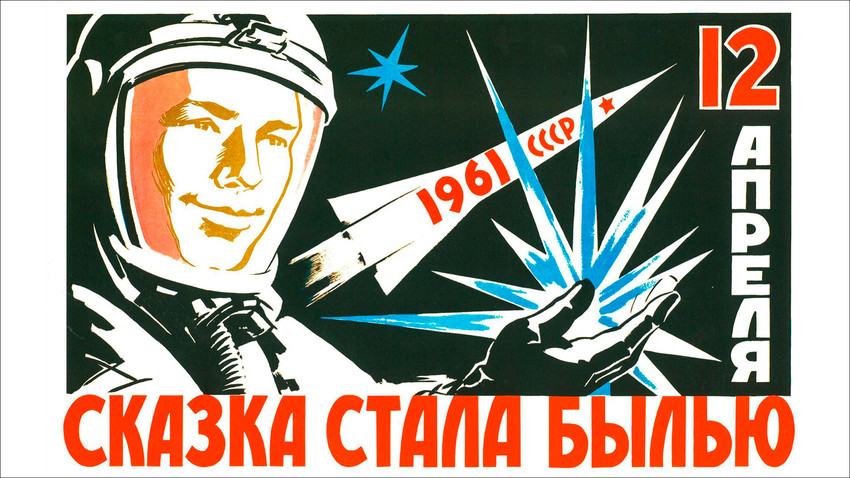 Una réplica de Yuri Gagarin en la mesita de luz
